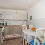 Σπίτι διακοπών Cozy In With Kitchen Omišalj