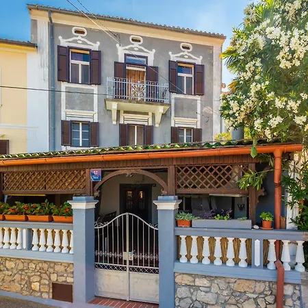 Cozy In With Kitchen * Omišalj