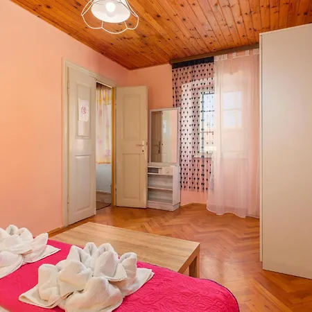 Cozy In With Kitchen * Omišalj