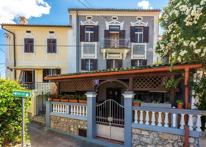 Holiday home Cozy Home In Omisalj With Kitchen