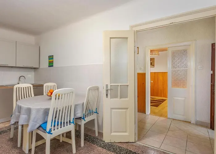 Cozy Home In Omisalj With Kitchen