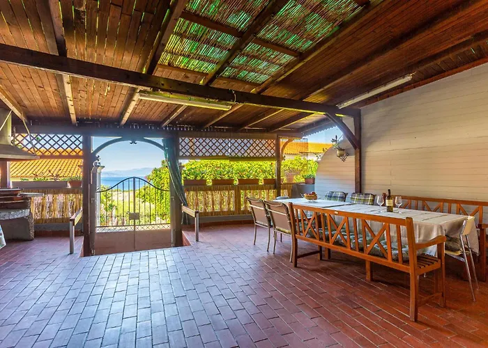 Cozy Home In Omisalj With Kitchen *