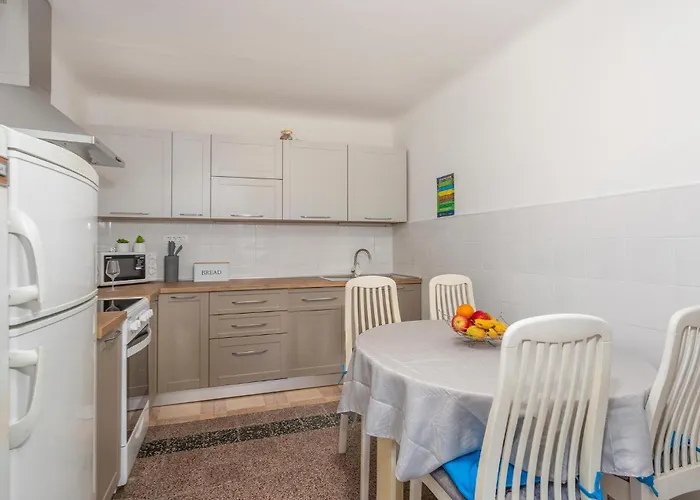 Holiday home Cozy Home In Omisalj With Kitchen Omisalj