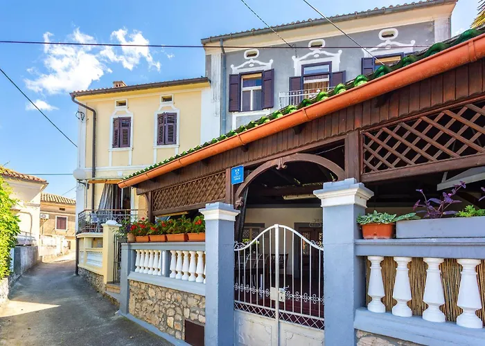 Cozy Home In Omisalj With Kitchen *